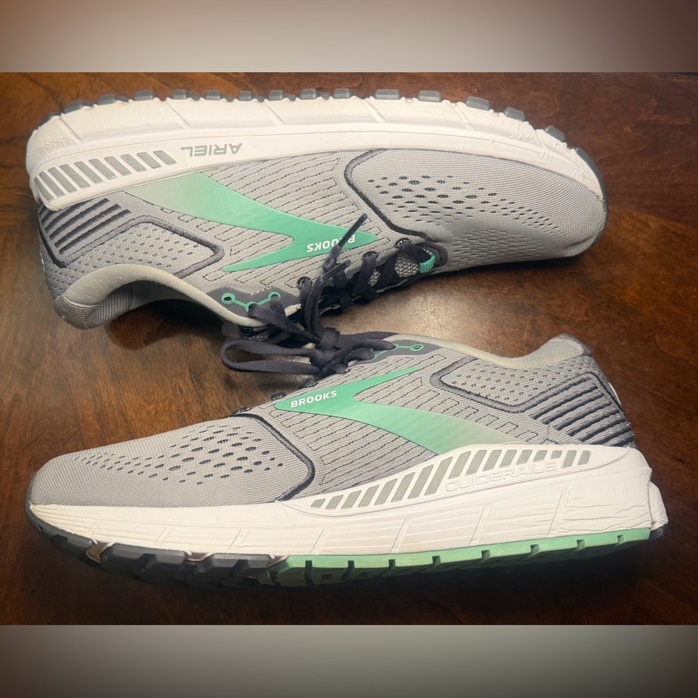Brooks Running Shoes 
Women’s Size 11 - Picture 4 of 10